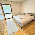 H&h - Quite And Cosy Near Park And In Apartmán