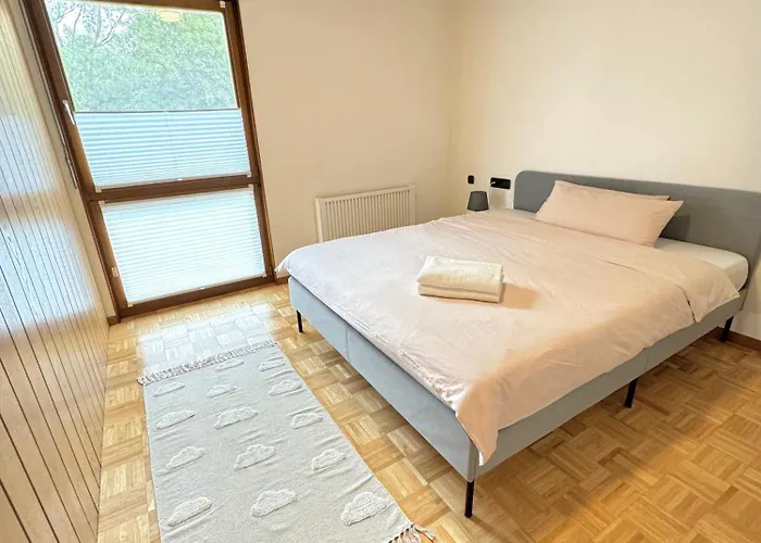 H&h - Quite And Cosy Near Park And In Apartamento